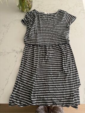 MATERNITY: Gap Short Sleeve Casual Dress in Black & White stripe. Size Medium